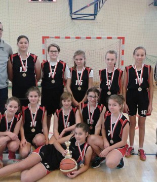 II miejsce  w "Regionalnych Mistrzostwach Szkół Wiejskich w koszykówce dziewcząt Szkół Podstawowych" (Nowe Iganie)