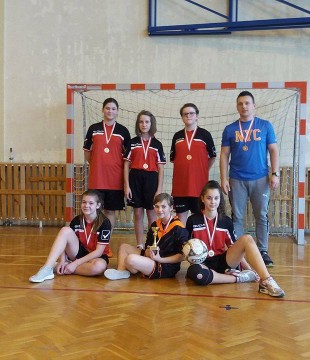 III miejsce w Powiatowych Mistrzostwach LZS w halowej piłce nożnej dziewcząt (Nowe Iganie)